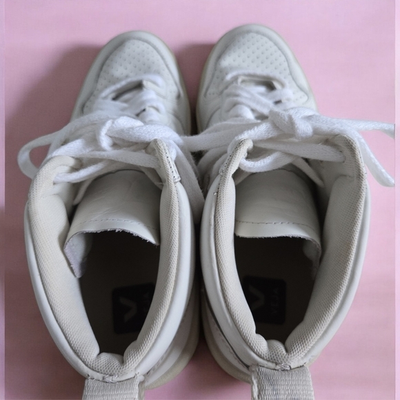 Veja Women’s V-15 Leather Sneaker White/Natural Mid Top US7/UK5/EU38 - Picture 3 of 8